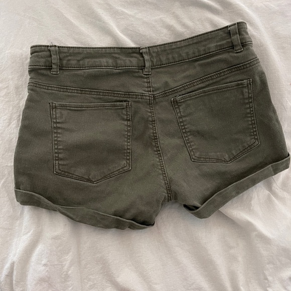 H&M Short Shorts - Picture 2 of 3